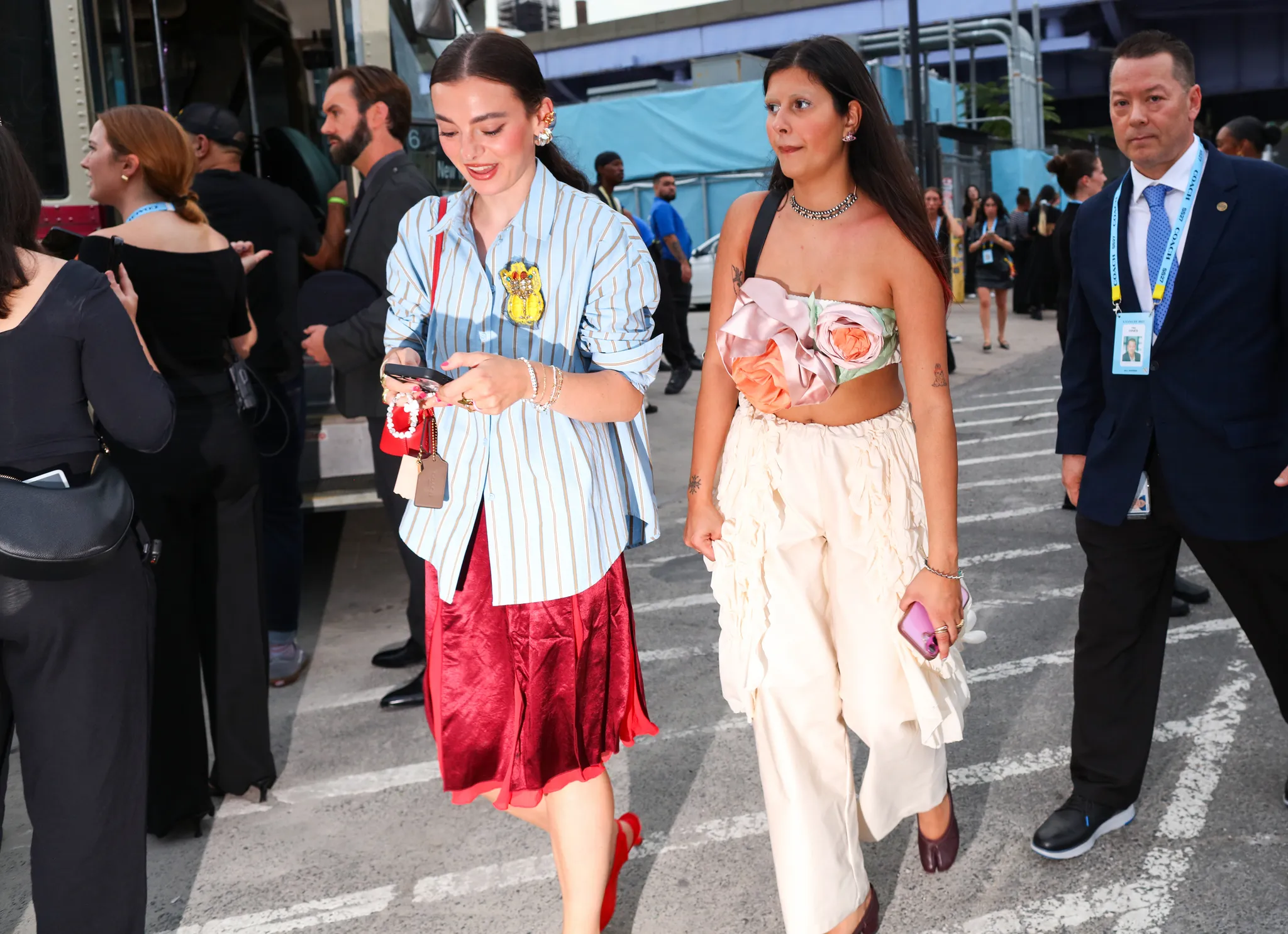 Τι φορούν τώρα στη Νέα Υόρκη; Το street style απαντά χρώμα-18