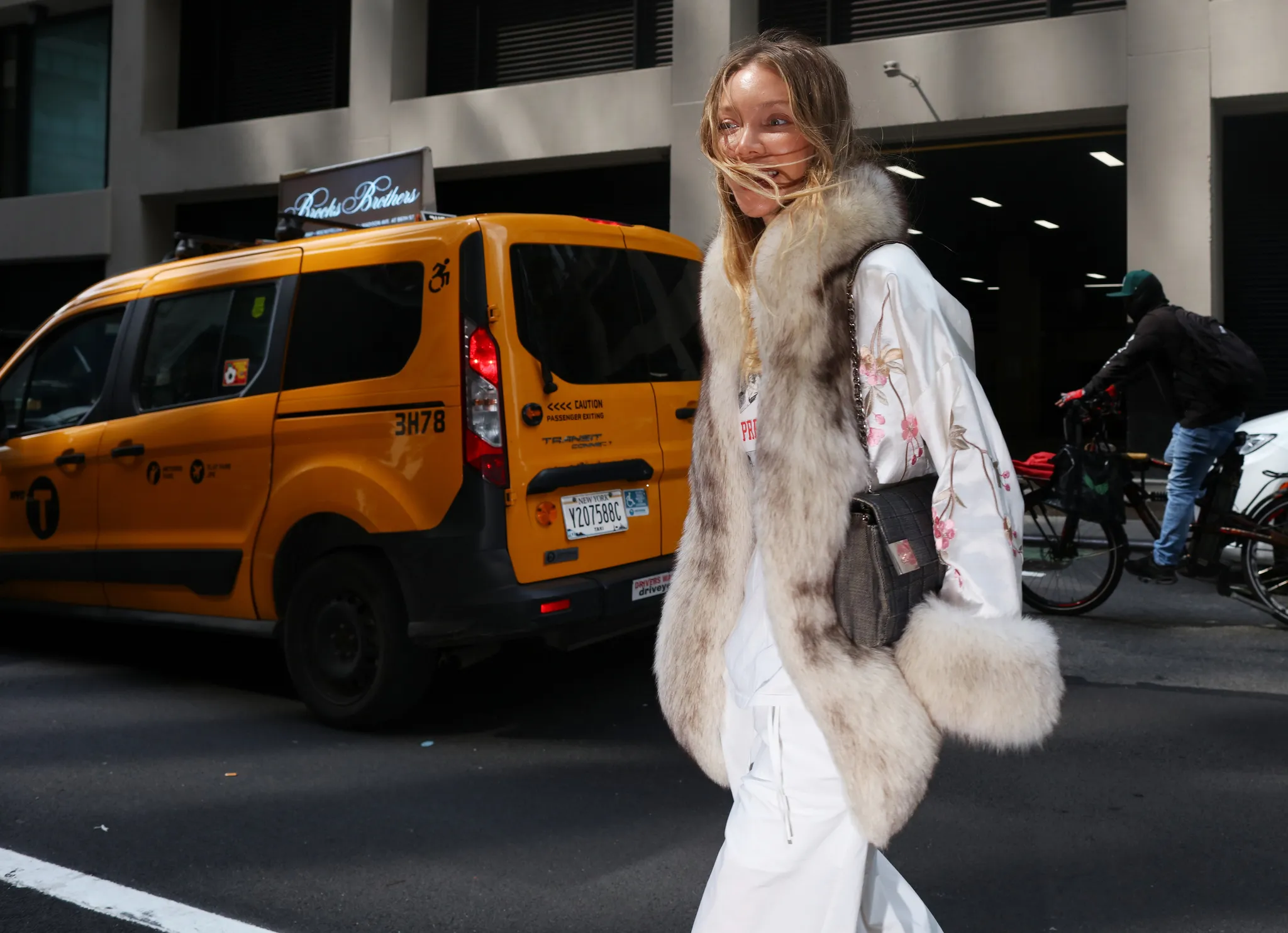 Τι φορούν τώρα στη Νέα Υόρκη; Το street style απαντά χρώμα-4