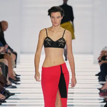 prada-ss27-η-φούστα-είναι-το-επίκεντρο-το-look-416170