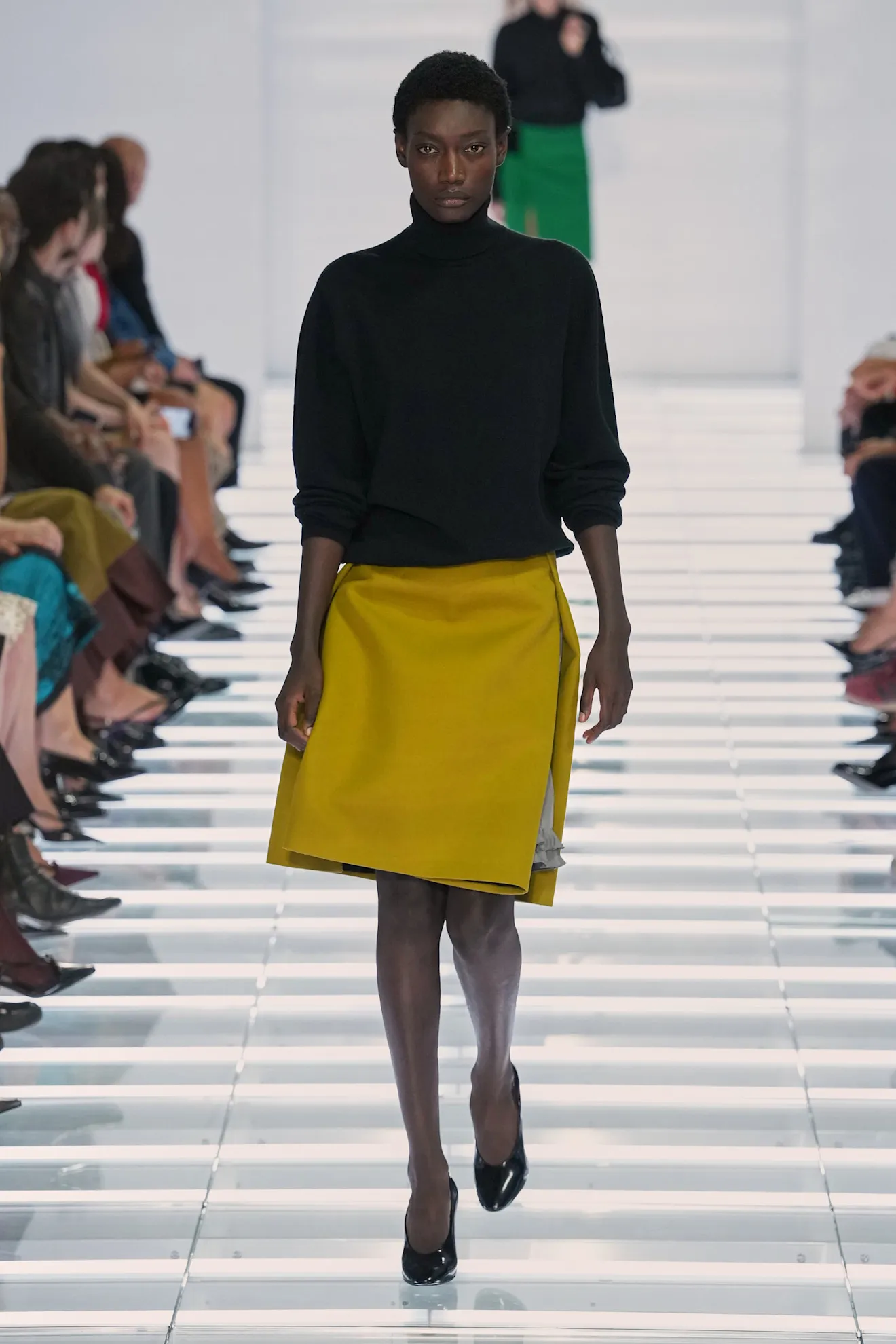 Prada SS27: Η φούστα είναι το επίκεντρο το look-3