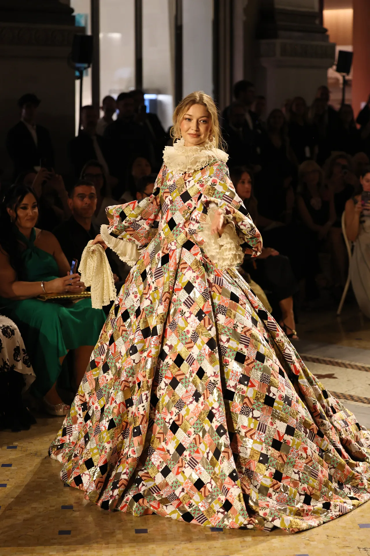 Vogue World 2026: Milan: Η Gigi Hadid είναι μια πριγκίπισσα της Αναγέννησης με δημιουργίες υψηλής ραπτικής Valentino-1