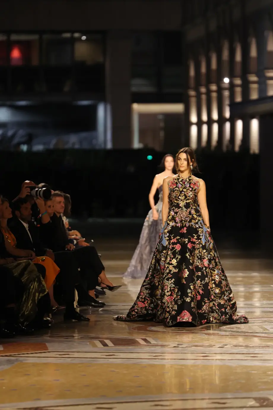 η-vittoria-ceretti-στο-vogue-world-2026-milan-με-archival-valentino-haute-couture-416284