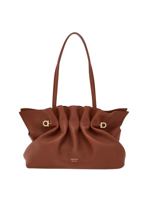 Fitted bag: Θα υποκύψετε στην πιο hot τσάντα του φθινοπώρου 2026;-2