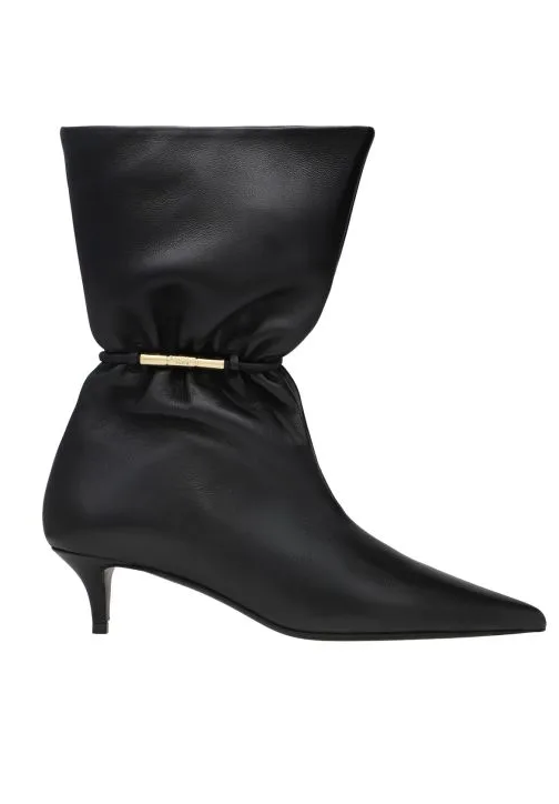 Μαύρες μπότες: Από τις maxi-thigh boots στις slouchy, αυτές είναι οι 7 τάσεις για το φθινόπωρο 2026 κατευθείαν από τα catwalks-9