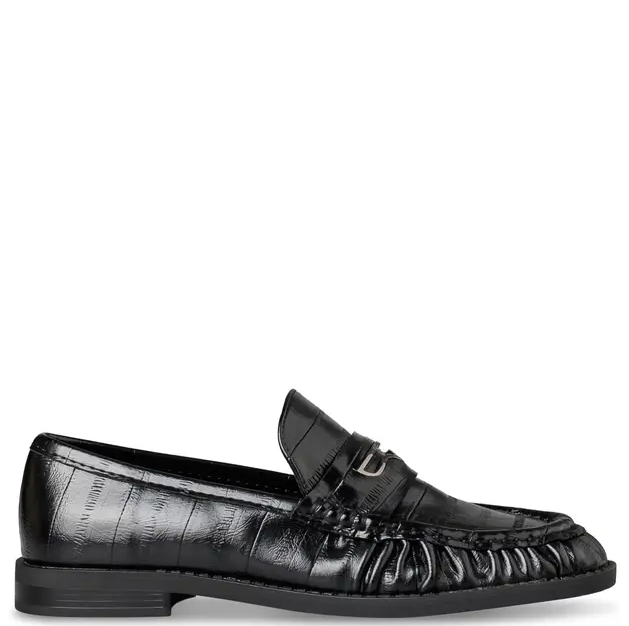 Μπαλαρίνες ή loafers: Τι φορούν τώρα σε Νέα Υόρκη, Λονδίνο και Μιλάνο;-3
