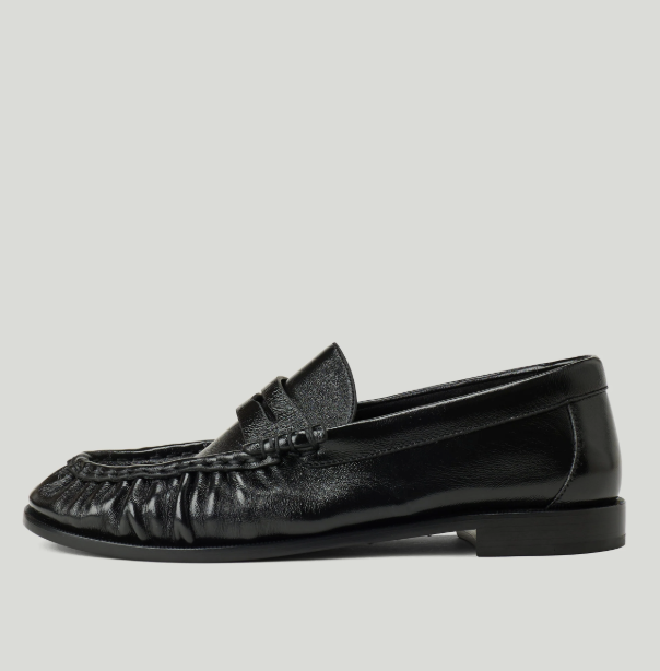 Μαύρα loafers: Το διαχρονικό basic που επιστρέφει για το φθινόπωρο-3