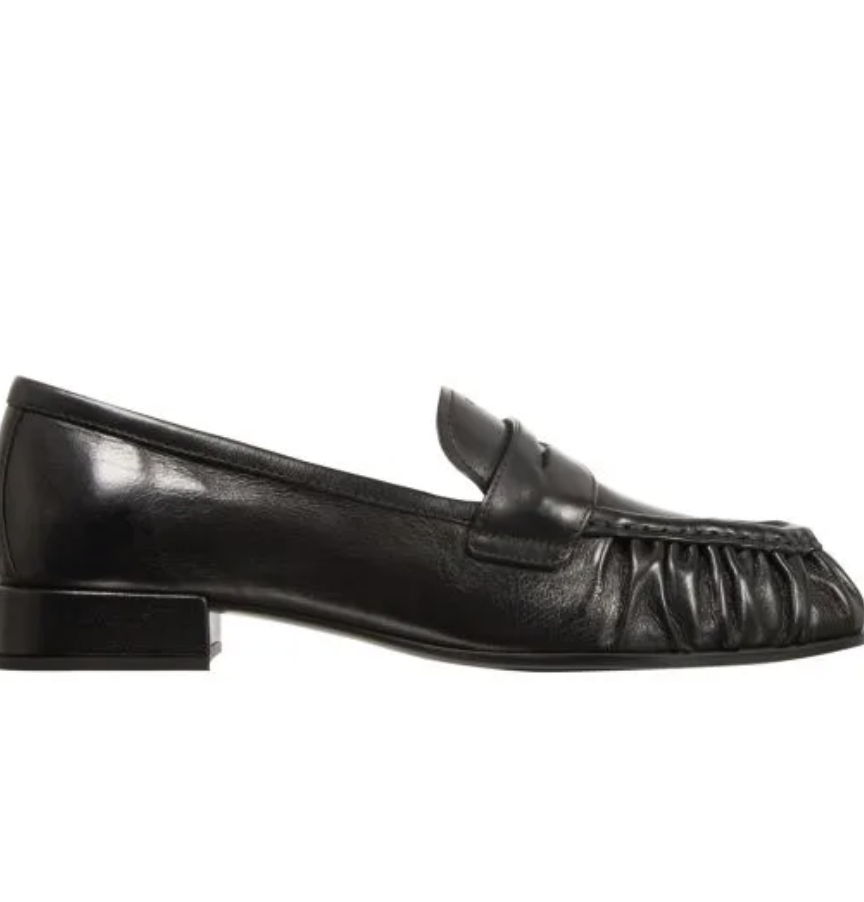 Μαύρα loafers: Το διαχρονικό basic που επιστρέφει για το φθινόπωρο-5