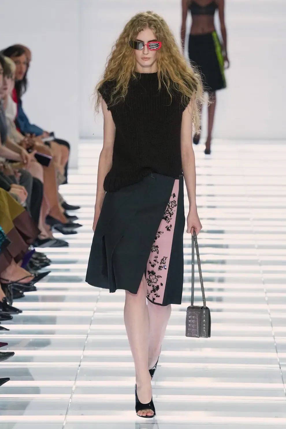 Prada SS27: Η φούστα είναι το επίκεντρο το look-6