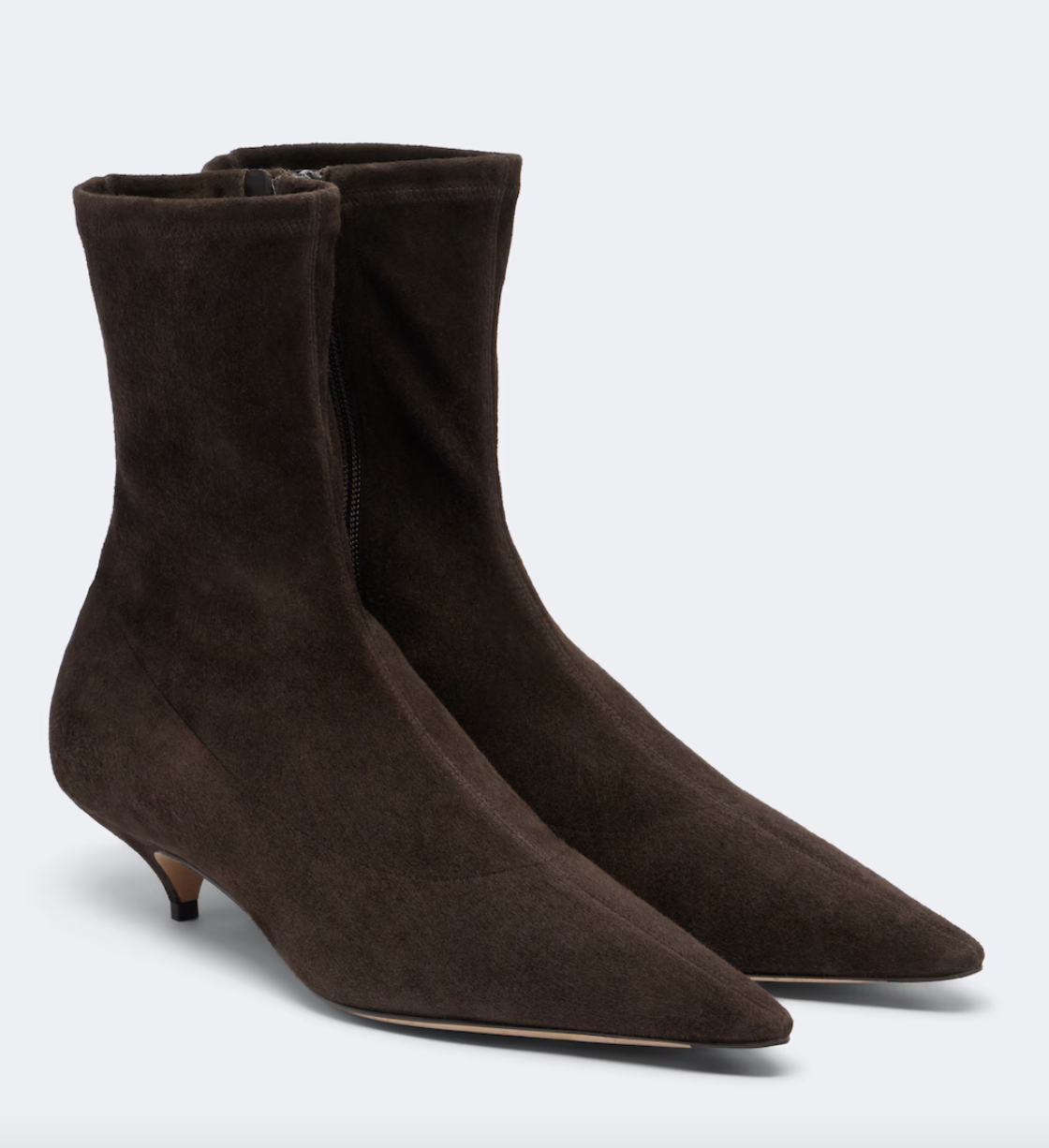 Kitten heel boots: Eίναι η βασική αγορά για το φθινόπωρο του 2026-2