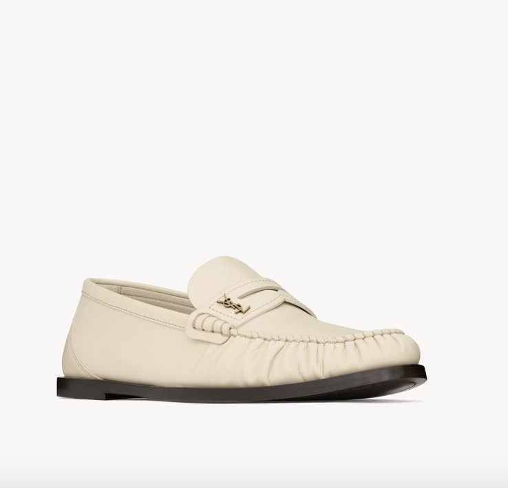 Loafers με μίντι φούστα: Ο συνδυασμός του φθινοπώρου 2026-6
