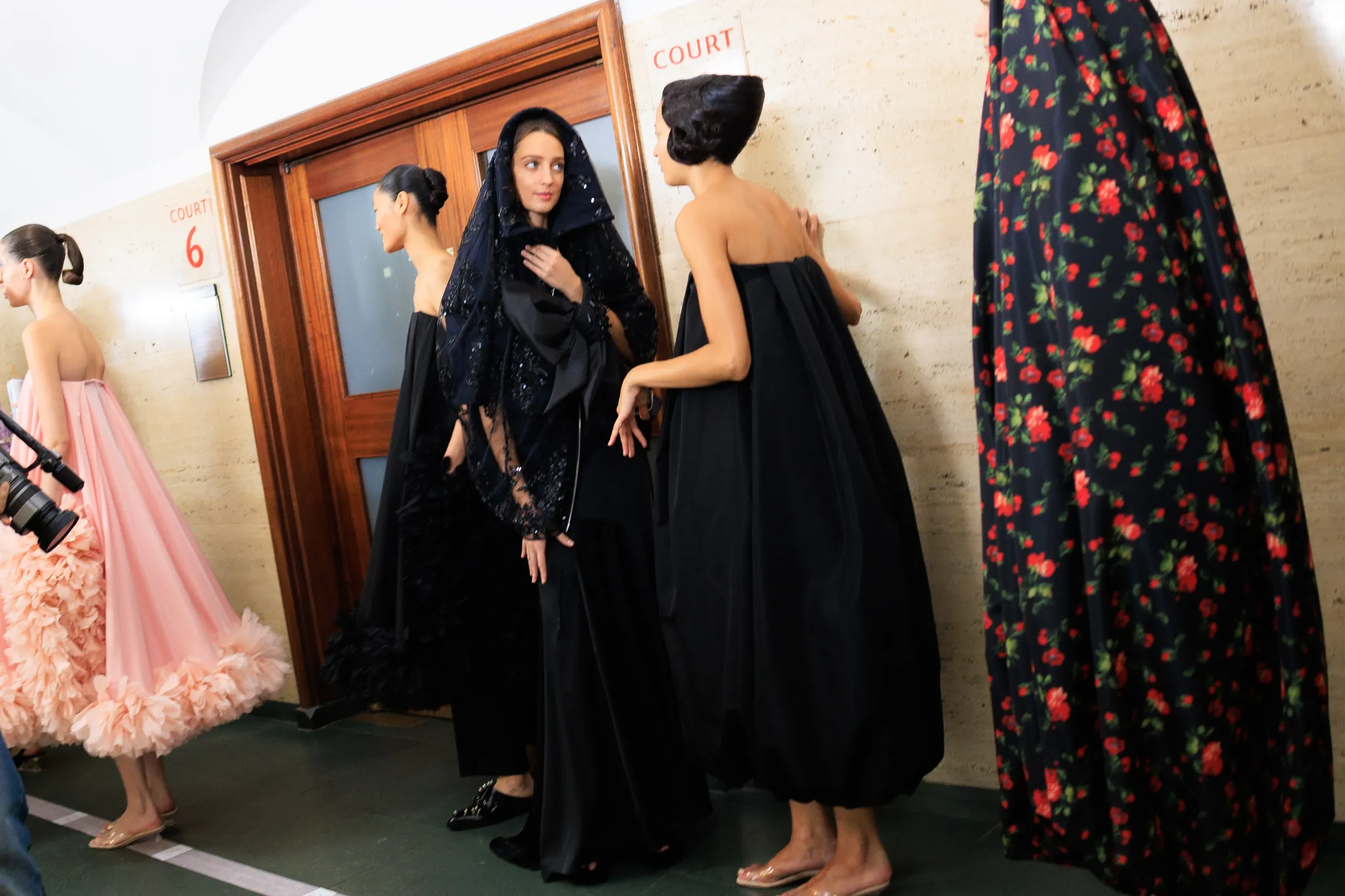 Εβδομάδα Μόδας Λονδίνου: Οι καλυτερες backstage στιγμες-44