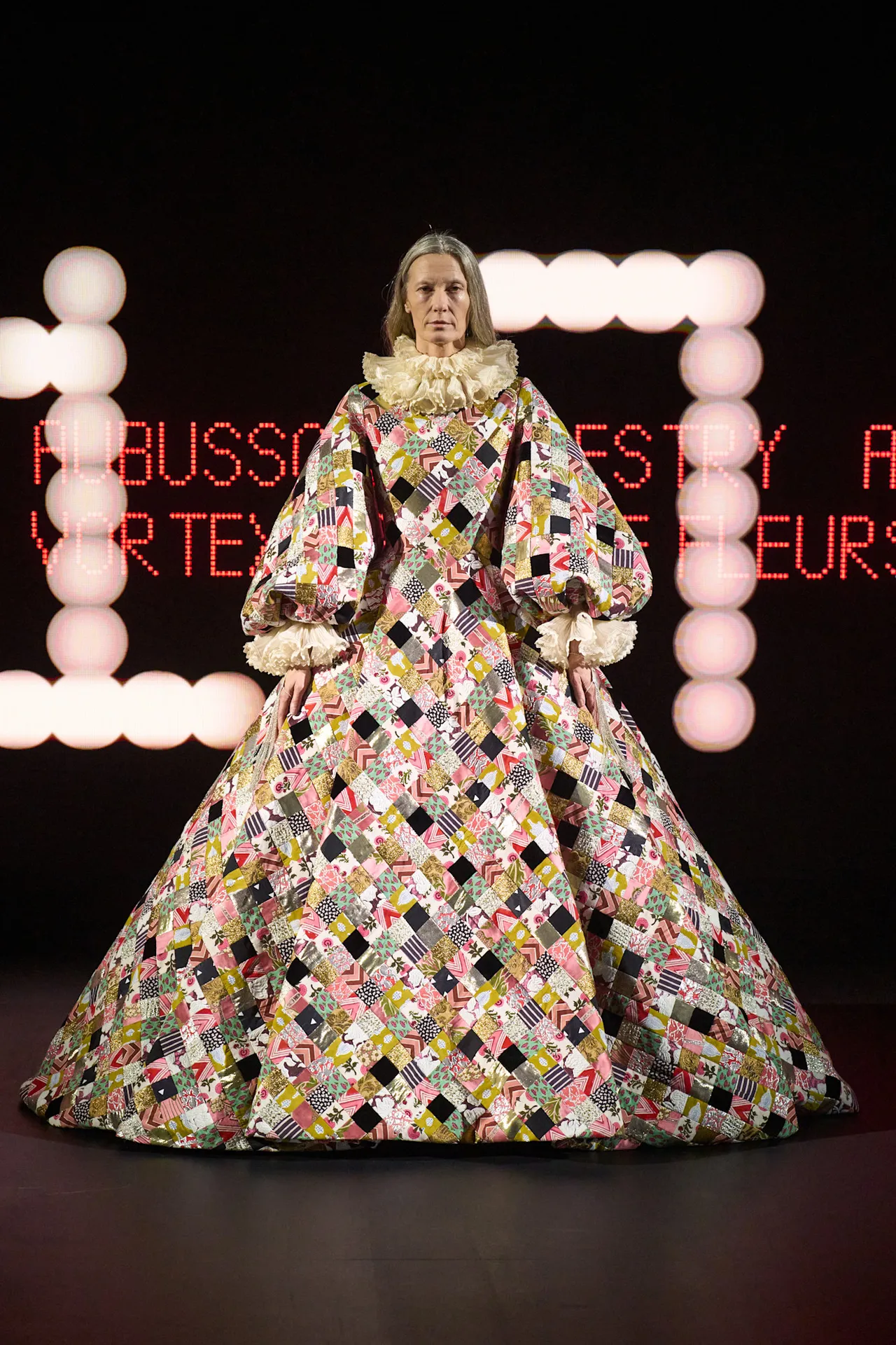 Vogue World 2026: Milan: Η Gigi Hadid είναι μια πριγκίπισσα της Αναγέννησης με δημιουργίες υψηλής ραπτικής Valentino-2