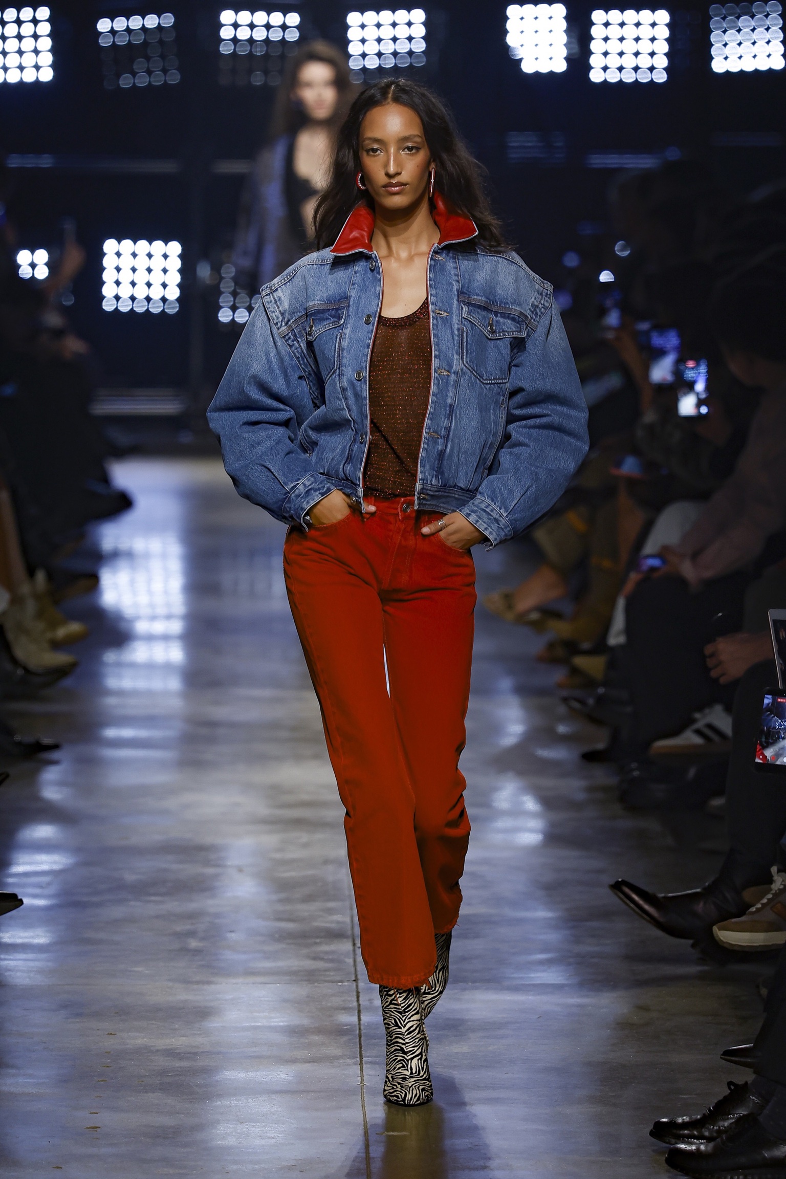 Αυτά είναι τα μόνα denim trends που πρέπει να γνωρίζετε αυτό το φθινόπωρο-4