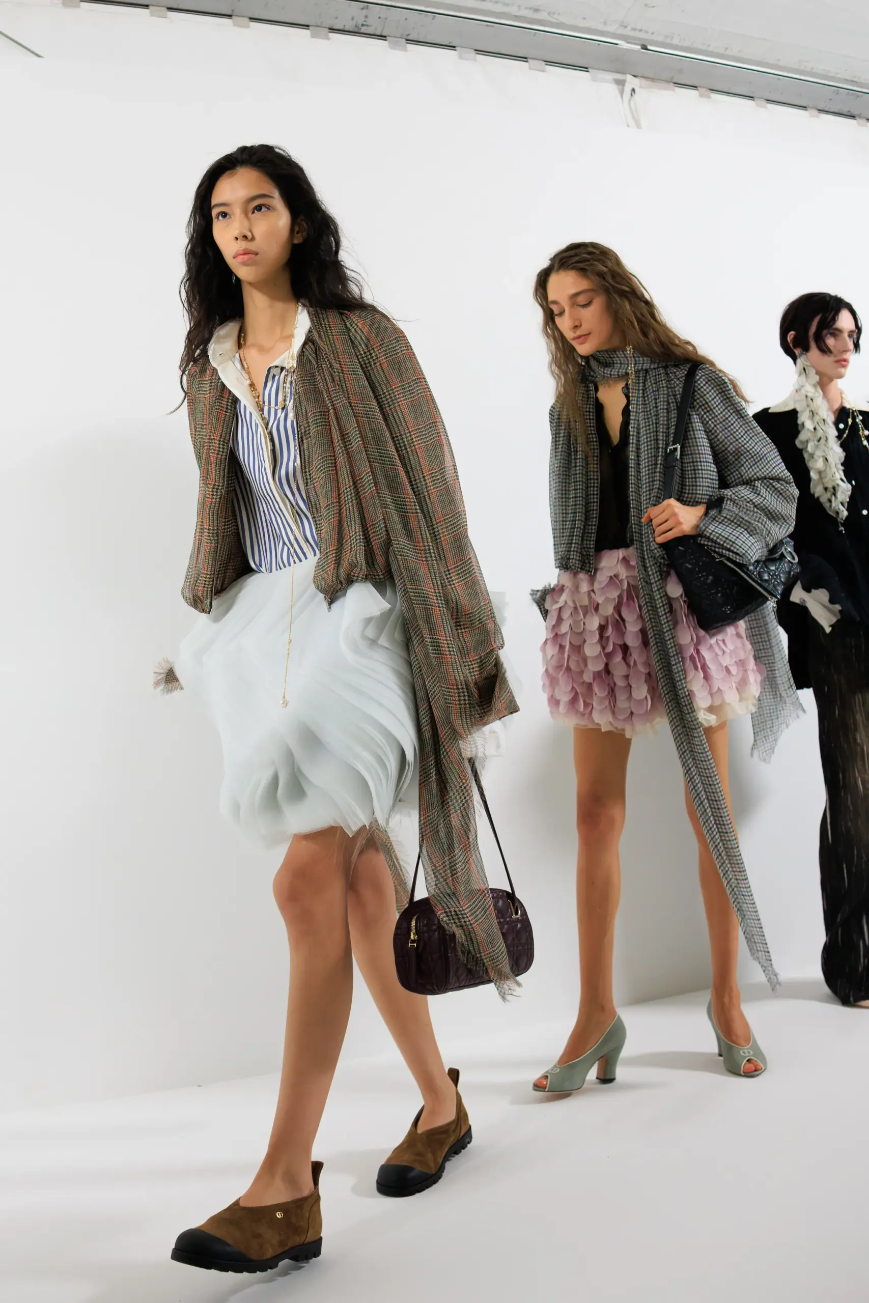 Εβδομάδα Μόδας Παρισιού SS27: Οι καλύτερες backstage στιγμες-44