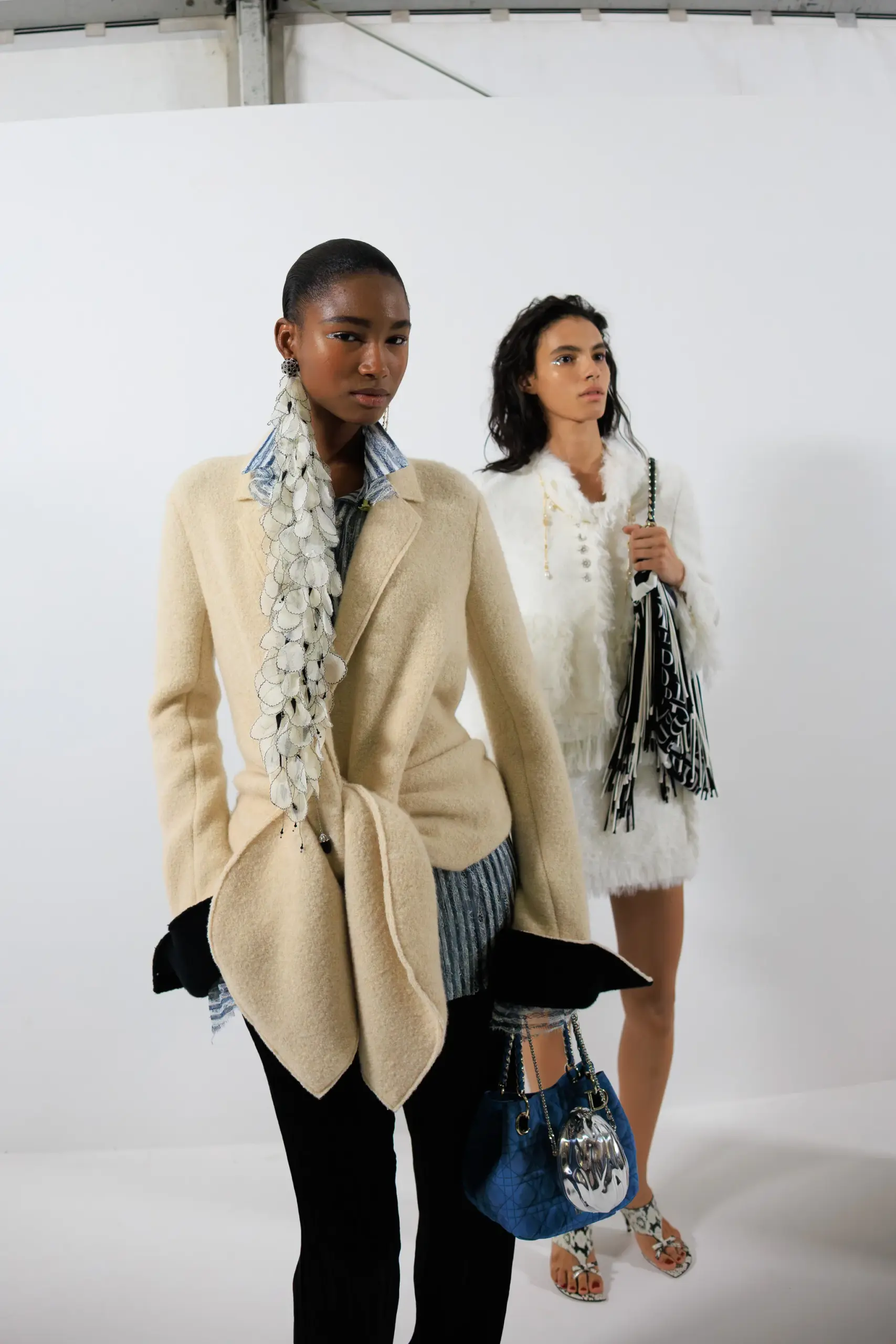 Εβδομάδα Μόδας Παρισιού SS27: Οι καλύτερες backstage στιγμες-48