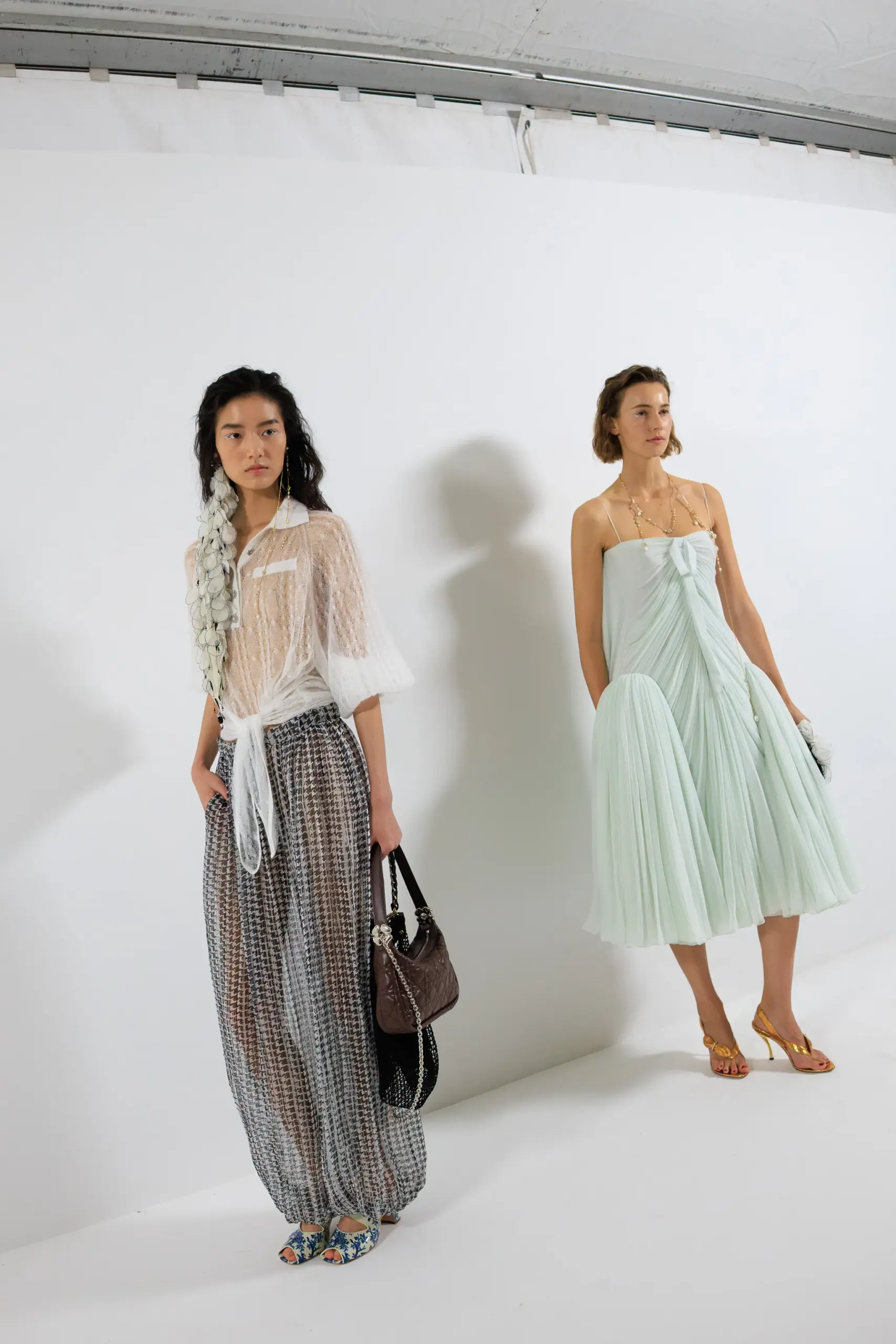 Εβδομάδα Μόδας Παρισιού SS27: Οι καλύτερες backstage στιγμες-50