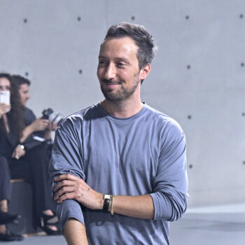 ο-anthony-vaccarello-αποχωρεί-από-τον-saint-laurent-μετά-από-10-χρόν-419069