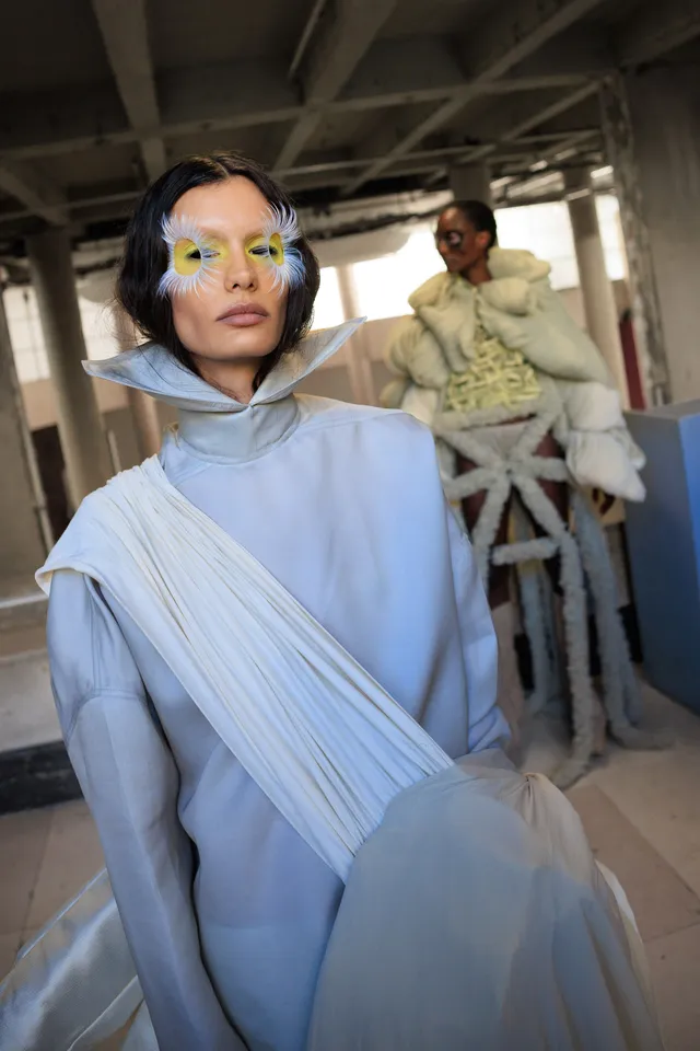 Εβδομάδα Μόδας Παρισιού SS27: Οι καλύτερες backstage στιγμες-6