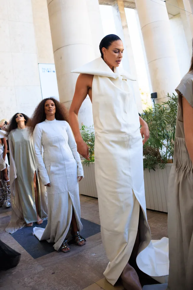Εβδομάδα Μόδας Παρισιού SS27: Οι καλύτερες backstage στιγμες-4