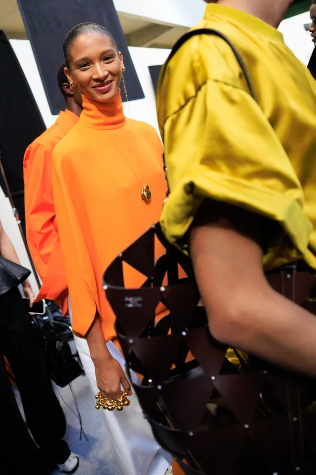 Εβδομάδα Μόδας Παρισιού SS27: Οι καλύτερες backstage στιγμες-33