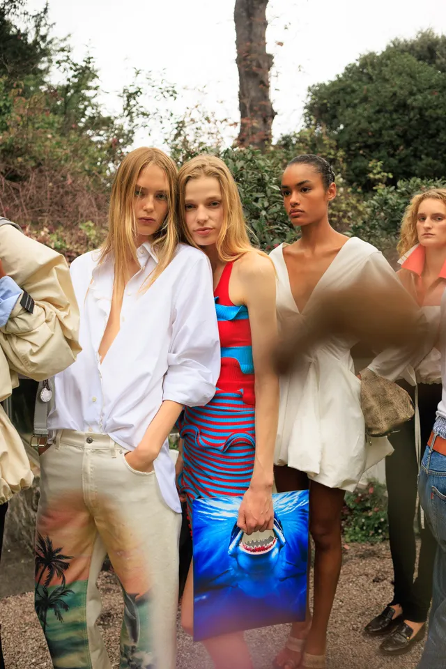 Εβδομάδα Μόδας Παρισιού SS27: Οι καλύτερες backstage στιγμες-20