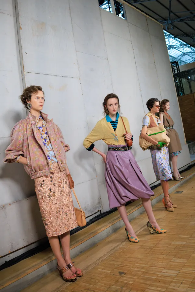 Εβδομάδα Μόδας Παρισιού SS27: Οι καλύτερες backstage στιγμες-83