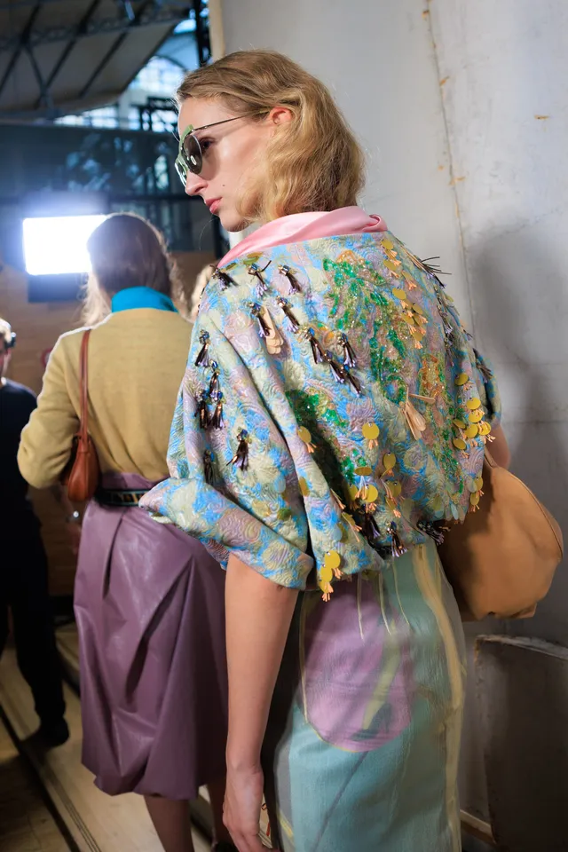 Εβδομάδα Μόδας Παρισιού SS27: Οι καλύτερες backstage στιγμες-74