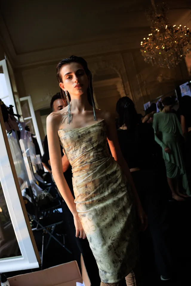 Εβδομάδα Μόδας Παρισιού SS27: Οι καλύτερες backstage στιγμες-70