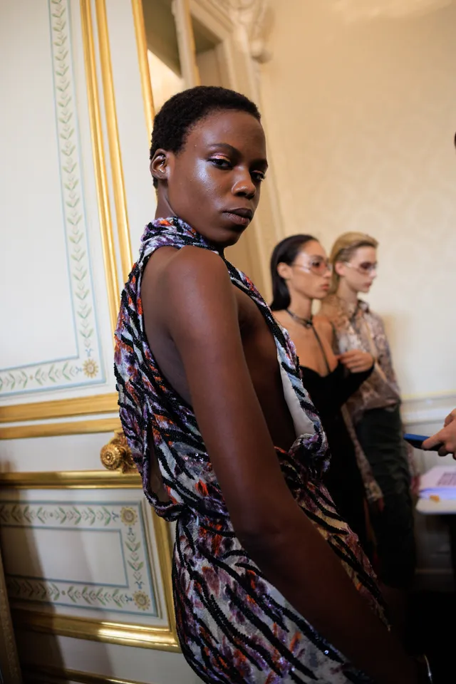 Εβδομάδα Μόδας Παρισιού SS27: Οι καλύτερες backstage στιγμες-65