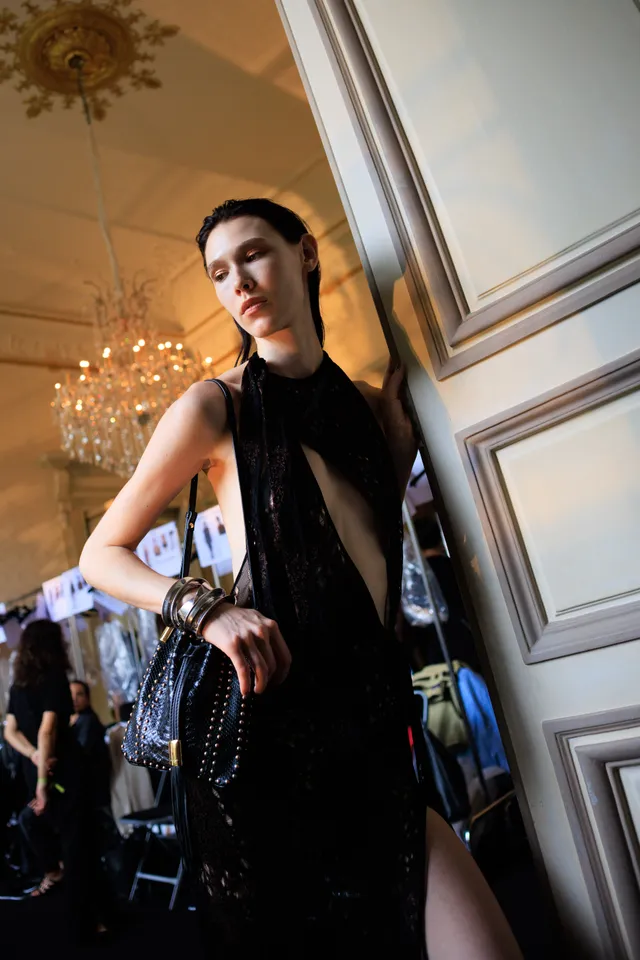 Εβδομάδα Μόδας Παρισιού SS27: Οι καλύτερες backstage στιγμες-63
