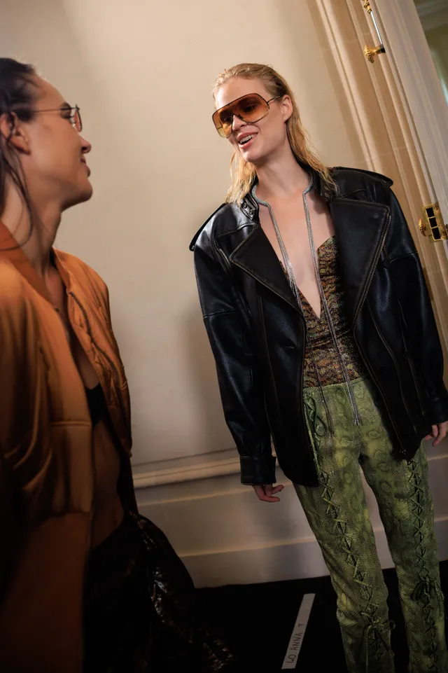 Εβδομάδα Μόδας Παρισιού SS27: Οι καλύτερες backstage στιγμες-61