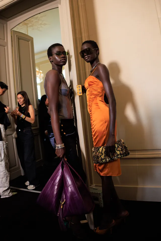 Εβδομάδα Μόδας Παρισιού SS27: Οι καλύτερες backstage στιγμες-60