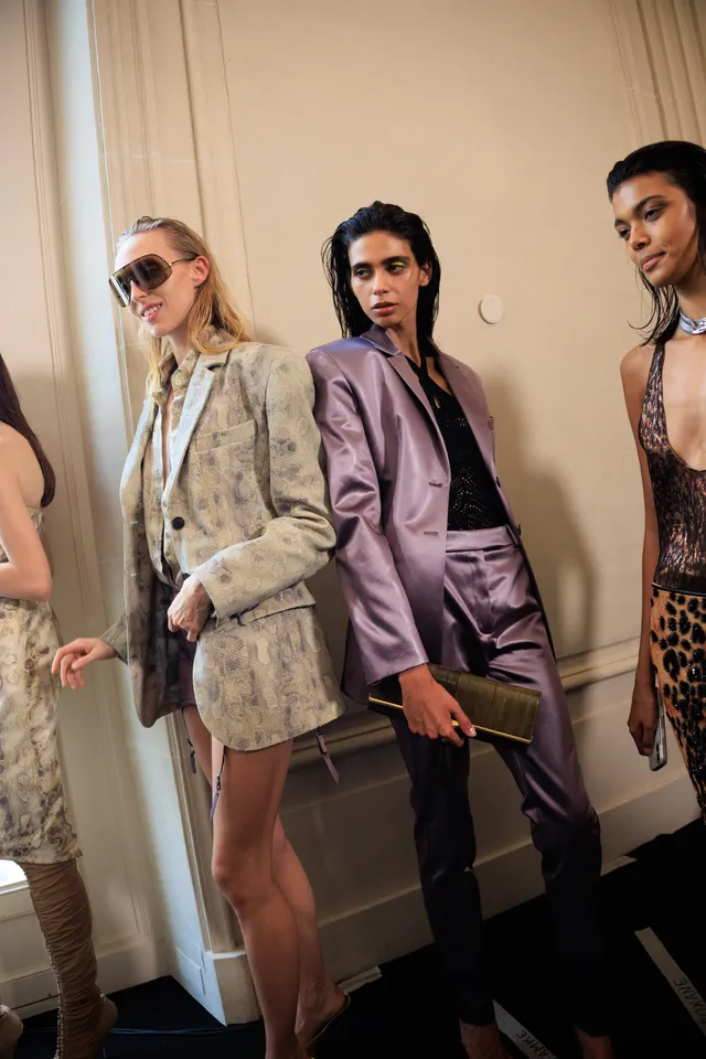 Εβδομάδα Μόδας Παρισιού SS27: Οι καλύτερες backstage στιγμες-59
