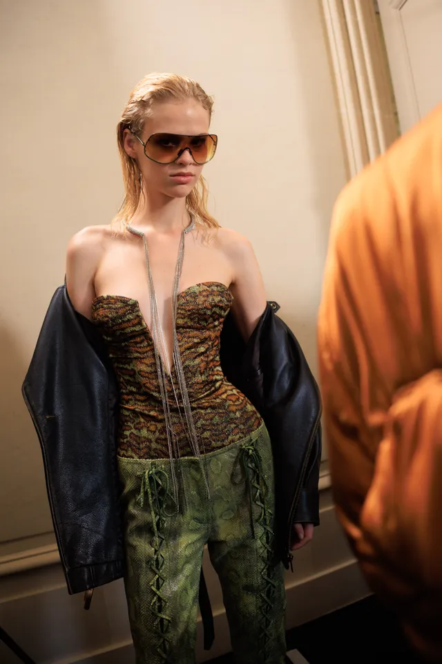 Εβδομάδα Μόδας Παρισιού SS27: Οι καλύτερες backstage στιγμες-58