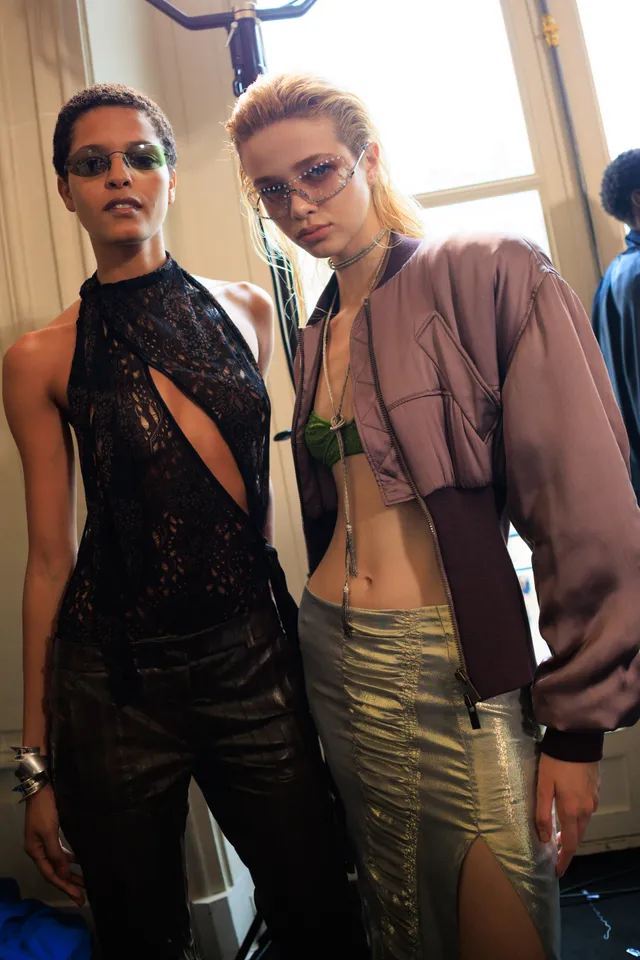 Εβδομάδα Μόδας Παρισιού SS27: Οι καλύτερες backstage στιγμες-56