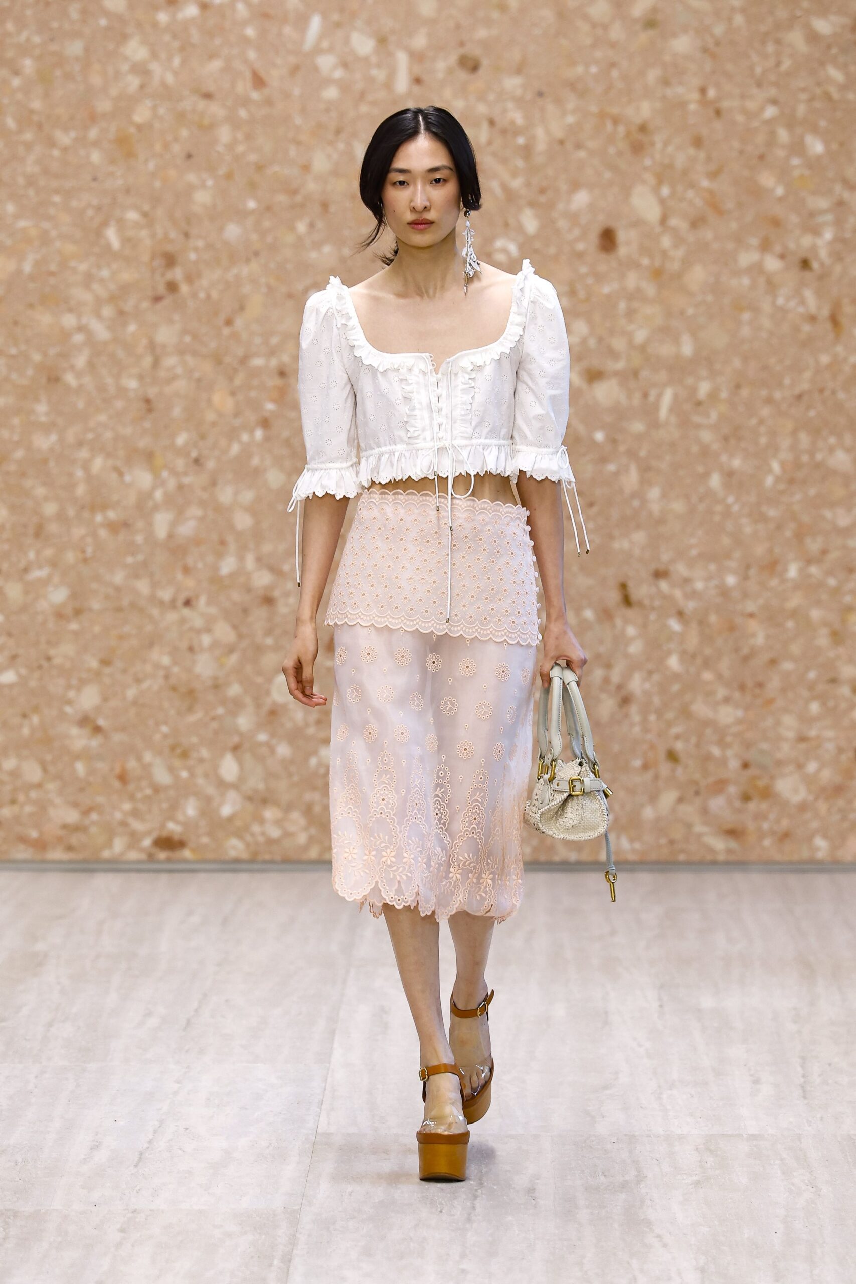 Chloé SS27: 5 τάσεις που θα κρατήσουμε από το show-5