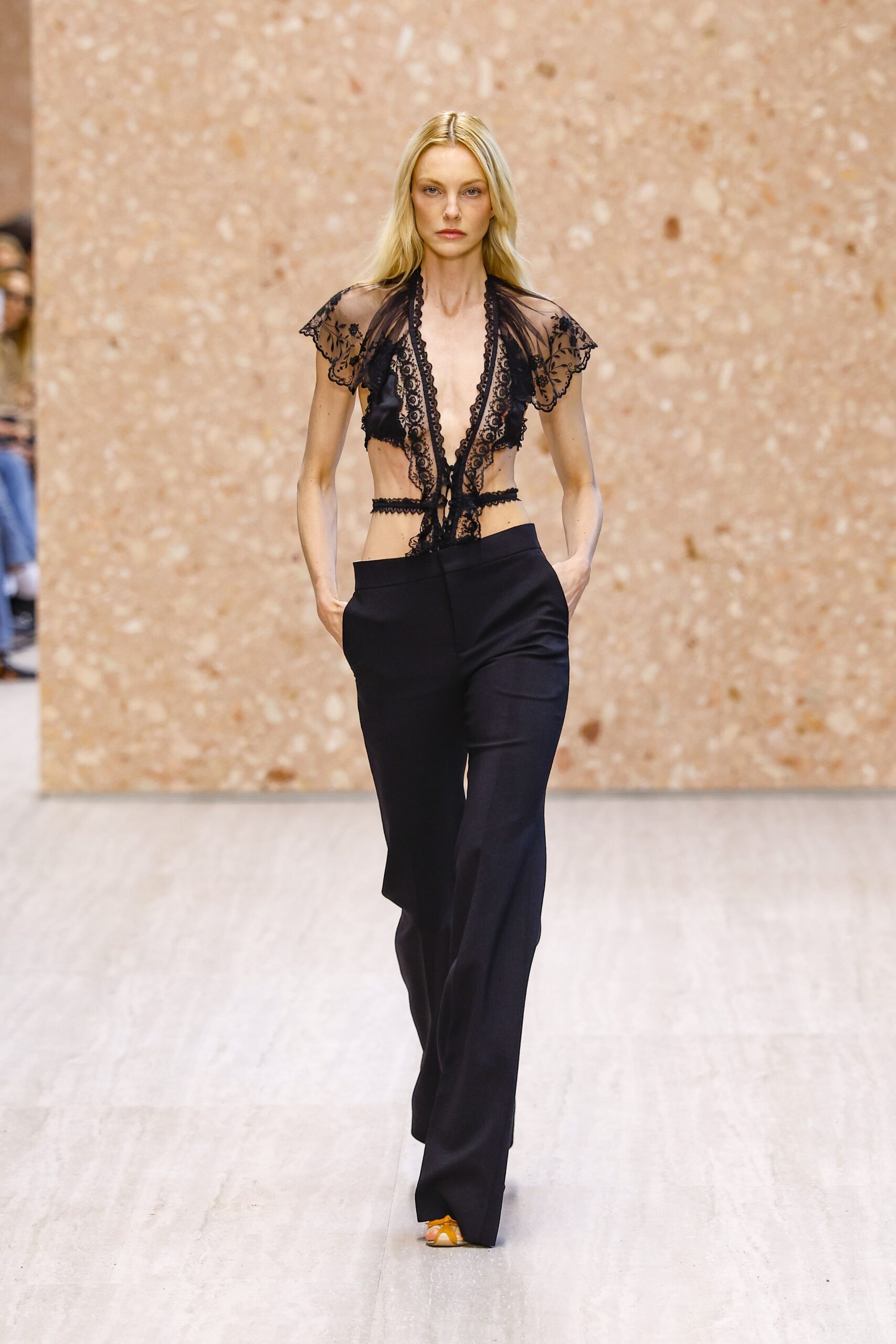 Chloé SS27: 5 τάσεις που θα κρατήσουμε από το show-1